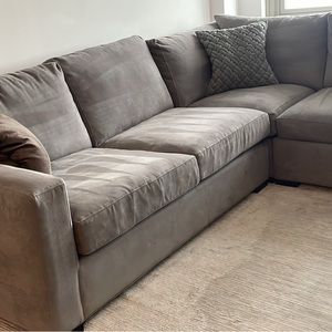 Crate & Barrel Axis Couch. Dimensions: 110”x41”x78”
